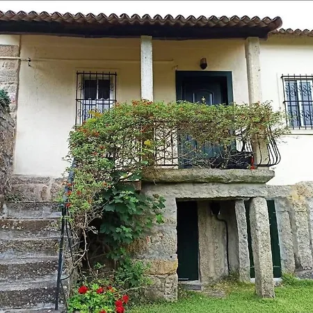 A Viña De Lina. Con Piscina Y Finca.