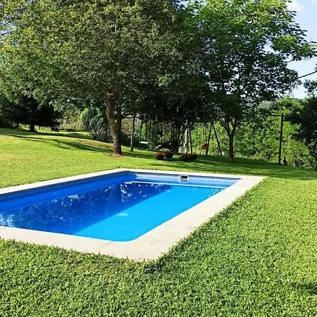 A Viña De Lina. Con Piscina Y Finca.