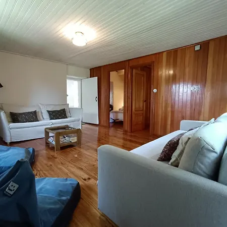 A Viña De Lina. Con Piscina Y Finca.